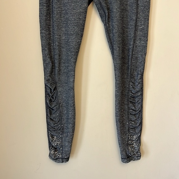 Lululemon Run: Turn Around Reversible Tight size 8 in  Heathered Grey - Picture 10 of 12